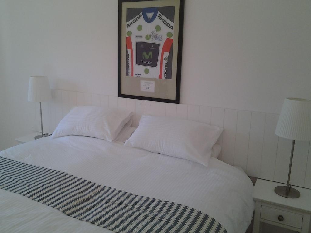 Bedbreakfastbikespyrenees Bed & Breakfast Loubieres Room photo