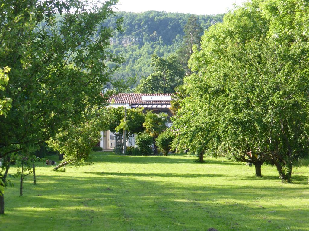 Bedbreakfastbikespyrenees Bed & Breakfast Loubieres Exterior photo