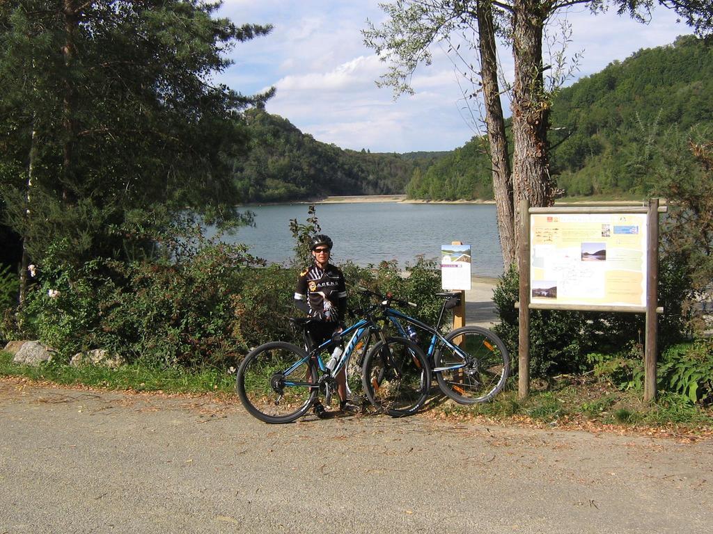Bedbreakfastbikespyrenees Bed & Breakfast Loubieres Exterior photo